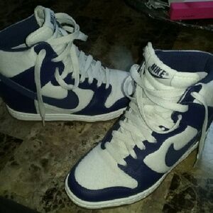 NIKE SKY HI DUNKS WOMEN 6
